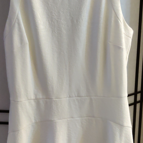 White Social Sheath Dress with white soft pattern - Picture 6 of 6